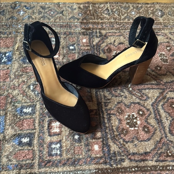 Soludos Black Velvet Heels w Ankle Stap - Picture 1 of 6
